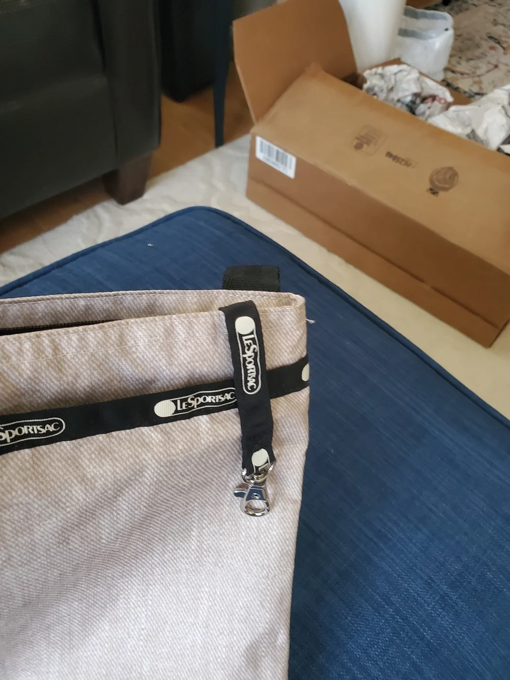 Lesportsac lightweight messenger